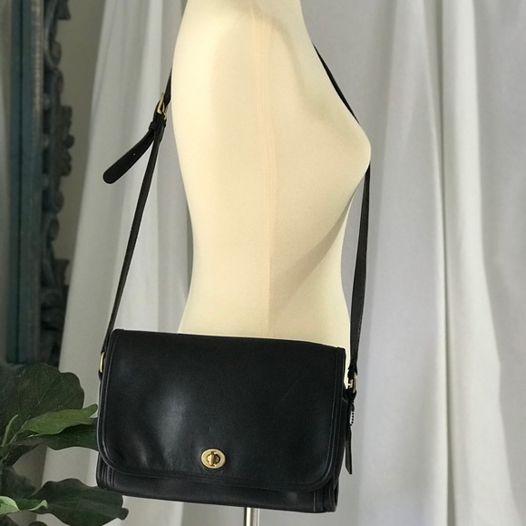 Coach Handbags - VTG Coach Crossbody Bag